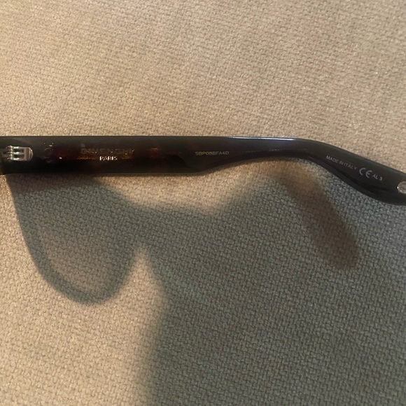 Givenchy Sunglasses  GV 7010/S 08690 🔥🔥🔥🔥🔥 - Picture 8 of 12